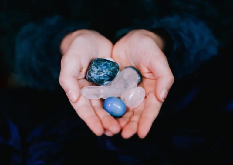 What is the Design Philosophy of Nikola Valenti Jewellery?