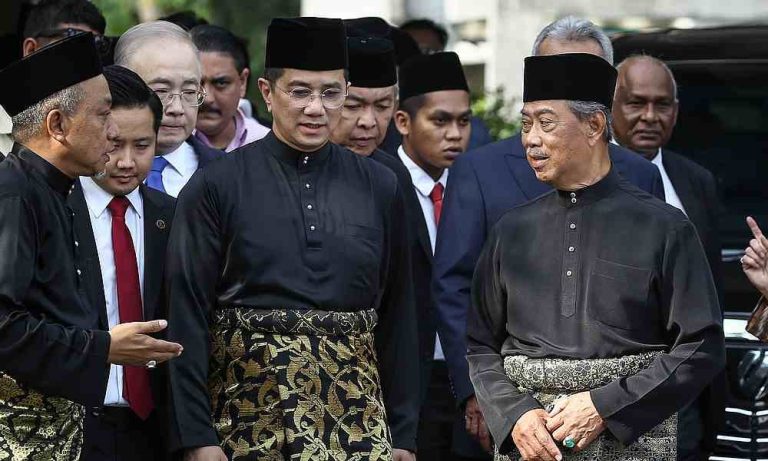 Putting together minimalist patterns and Malay grandeur for a New Fashion Future